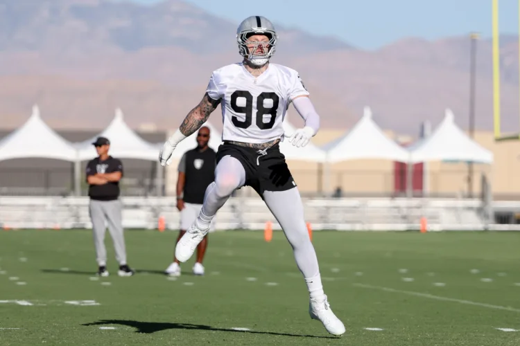 Raiders quarterback Kirk Cousins and Maxx Crosby scuffle late in Friday practice